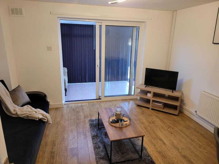 2 Bedroom End Of Terrace House Wellington  Exterior photo