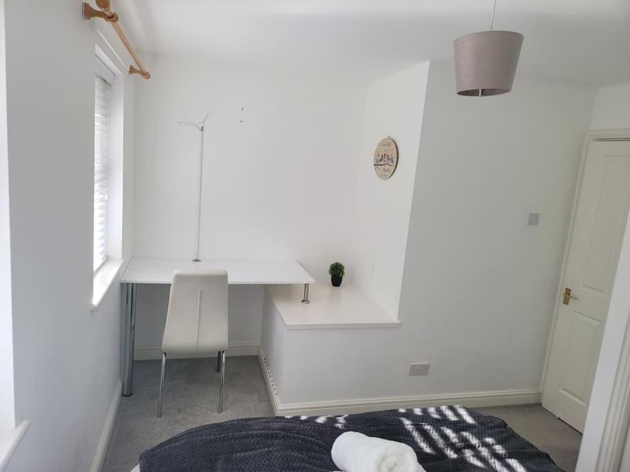 2 Bedroom End Of Terrace House Wellington  Exterior photo